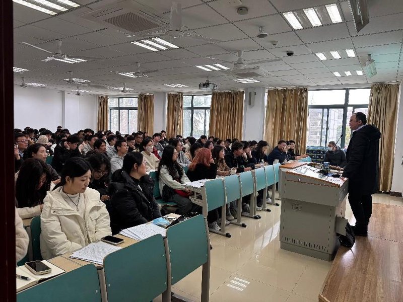 如何在忙碌的生活中找到适合自己的学历提升路径?